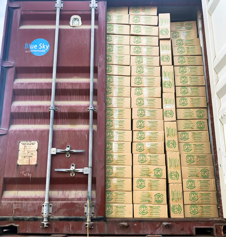 Những thùng bánh dừa nướng Mỹ Phương được xuất khẩu sang Hàn Quốc